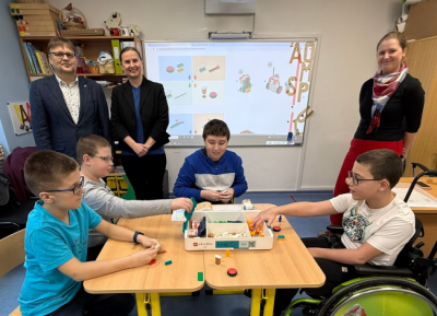 Supporting education: technical building kits for children